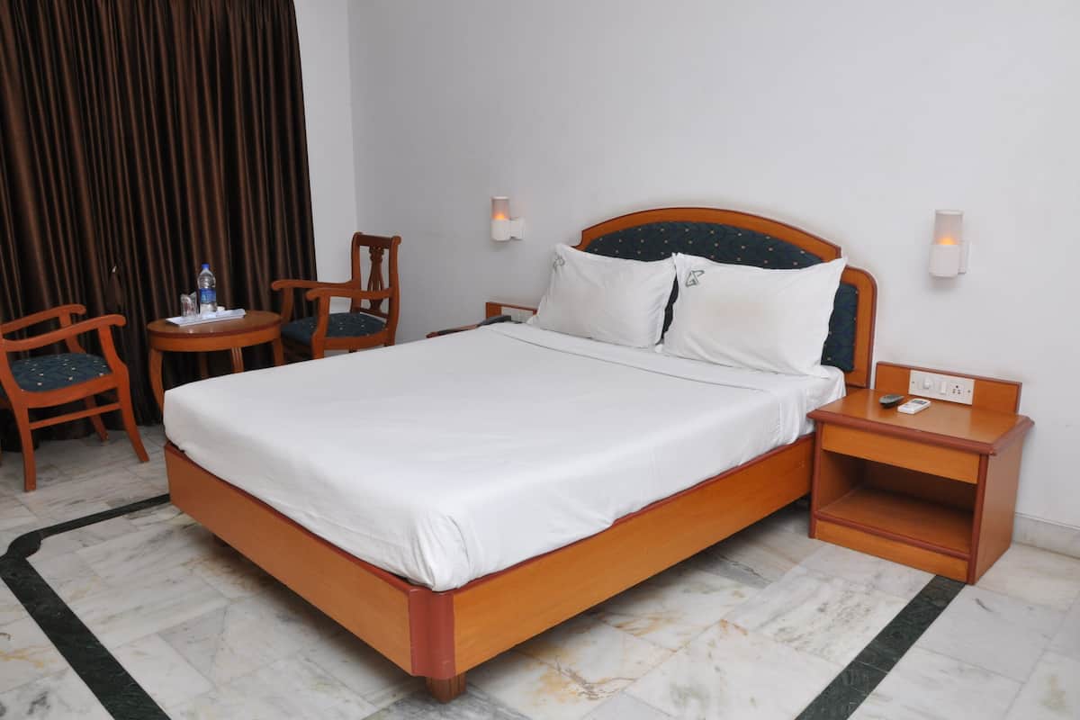 Standard Room | 1 bedroom, premium bedding, desk