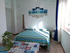 Double Room | Minibar, desk, blackout drapes, soundproofing - B&B Laura e Chiara (Trapani)