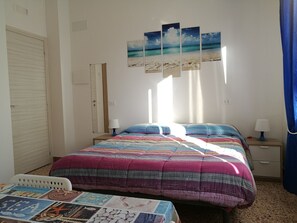 Double Room | Minibar, desk, blackout drapes, soundproofing - B&B Laura e Chiara (Trapani)