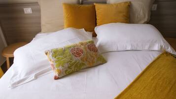 Standard Double Room | Desk, laptop workspace, blackout drapes, soundproofing