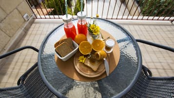 Tägliches Frühstücksbuffet (7.00 EUR pro Person)