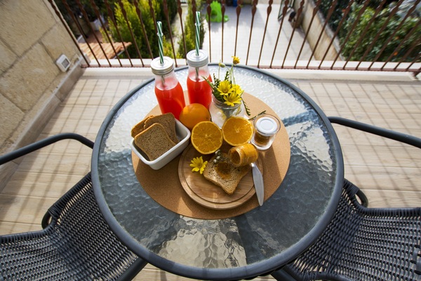 Daily buffet breakfast for a fee