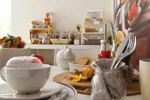 Daily buffet breakfast (EUR 7.00 per person) - Casa Borgo Regina B&B Bari (Noicattaro)