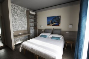 Desk, laptop workspace, blackout curtains, soundproofing - Casa Borgo Regina B&B Bari (Noicattaro)