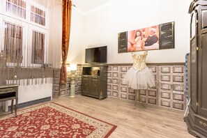 Studio Suite | Living room | Flat-screen TV - Apartament Scarlet (Kraków)