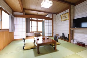 Traditionelt værelse - fælles badeværelse (Japanese Style) | Individuelt design, skrivebord, gratis Wi-Fi