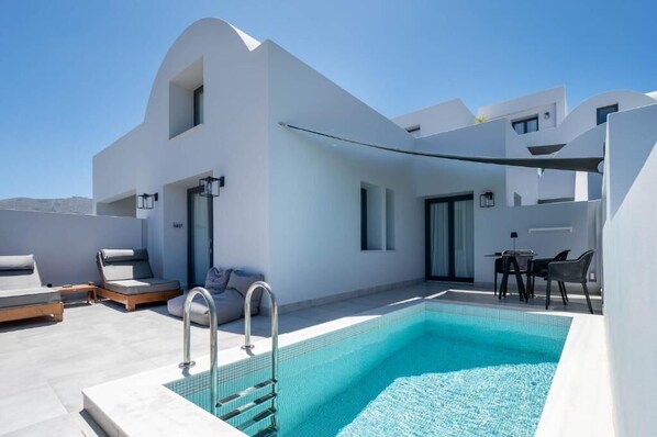 Deluxe Two-Bedroom Suite with Private Pool - 585°