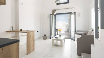 Superior Loft Suite with Private Mini Pool - 916° | Living area