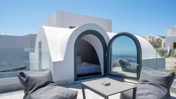 Two-Bedroom Suite with Private Mini Pool - 999° | In-room safe, desk, soundproofing, iron/ironing board