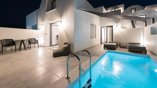 Superior-Suite, eigener Pool | Zimmersafe, Schreibtisch, schallisolierte Zimmer, Bügeleisen/Bügelbrett