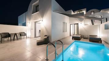 Deluxe Two-Bedroom Suite with Private Pool - 585°