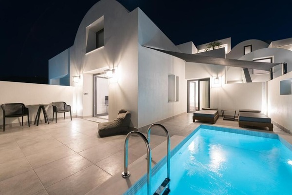 Deluxe Two-Bedroom Suite with Private Pool - 585° | In-room safe, desk, soundproofing, iron/ironing board (on request)
