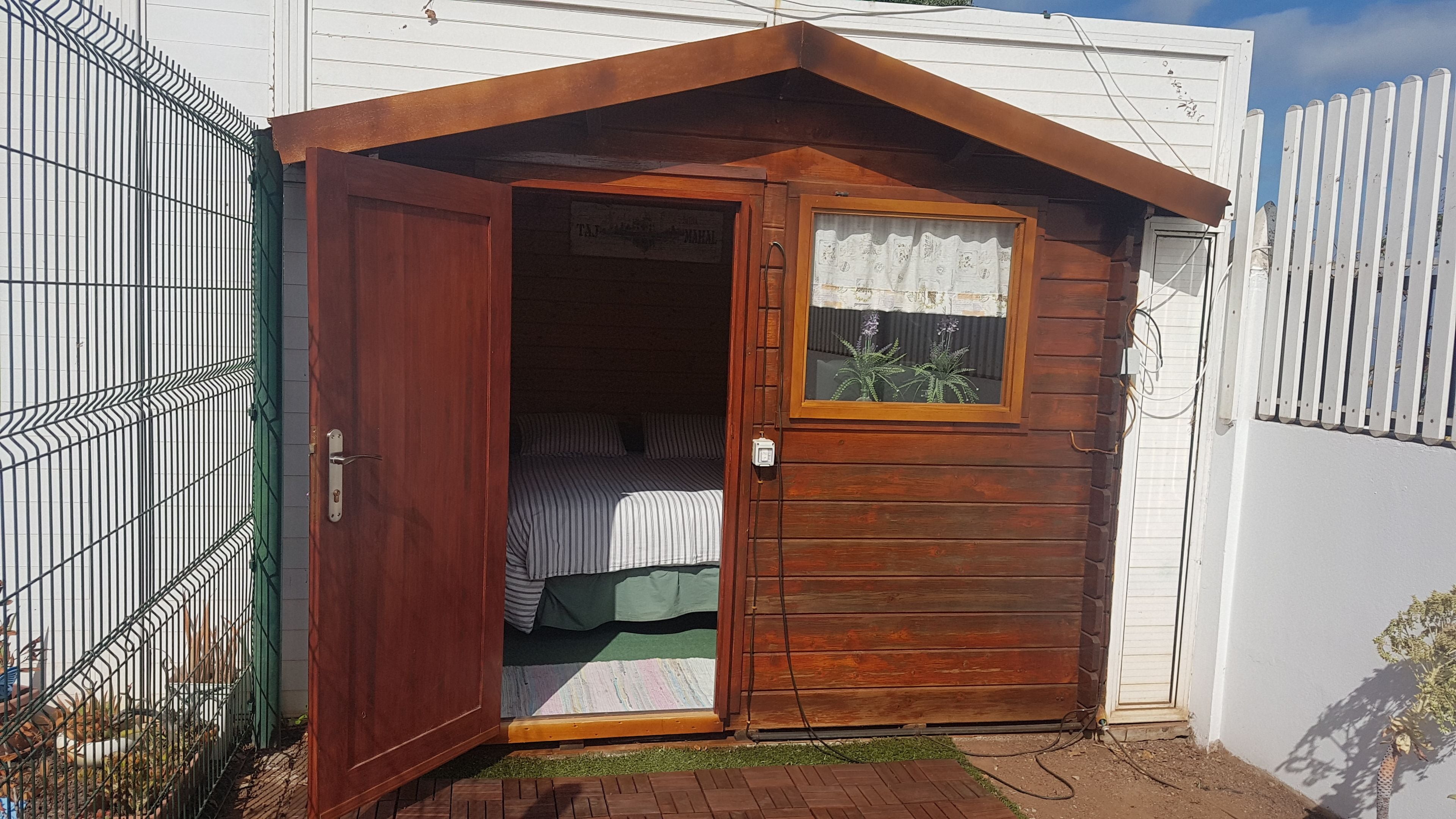 Couette en duvet d'oie, matelas mémoire de forme, minibar