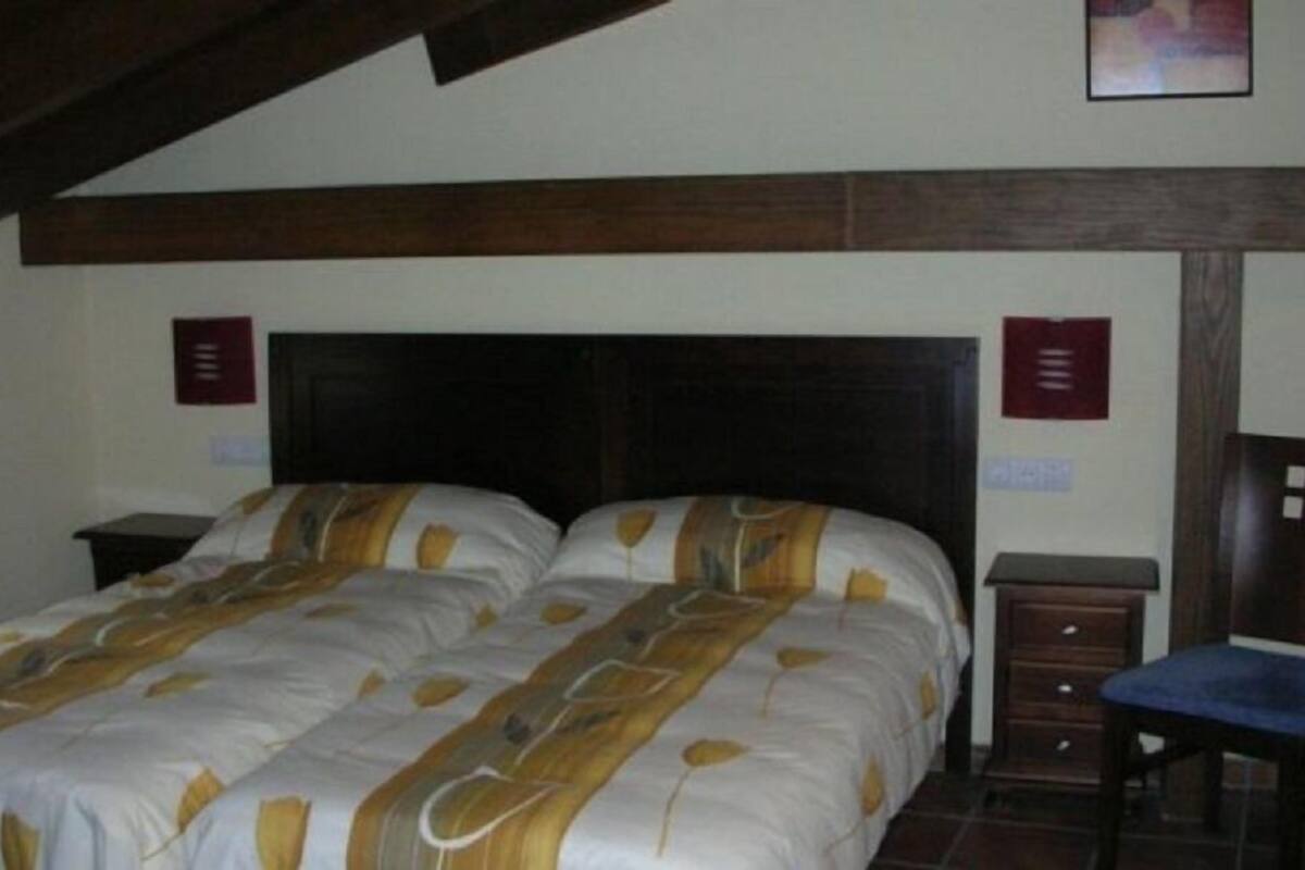 Double Room | Desk, bed sheets