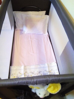 2 bedrooms, iron/ironing board, travel cot, free WiFi