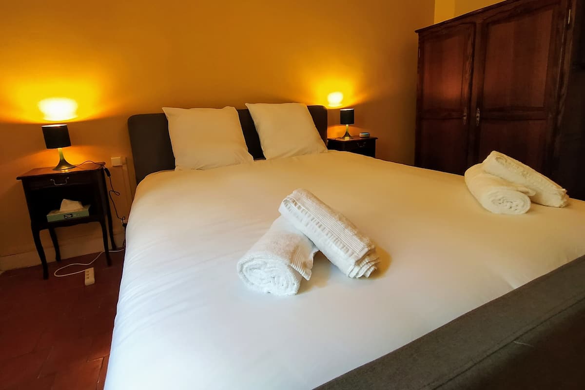 Family Room (3) | Iron/ironing board, free WiFi, bed sheets