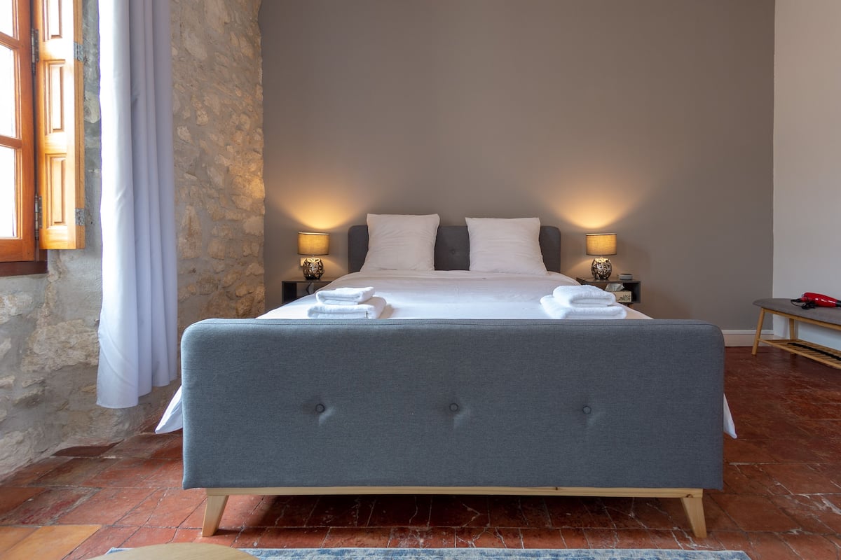Deluxe Double Room (5) | Iron/ironing board, free WiFi, bed sheets