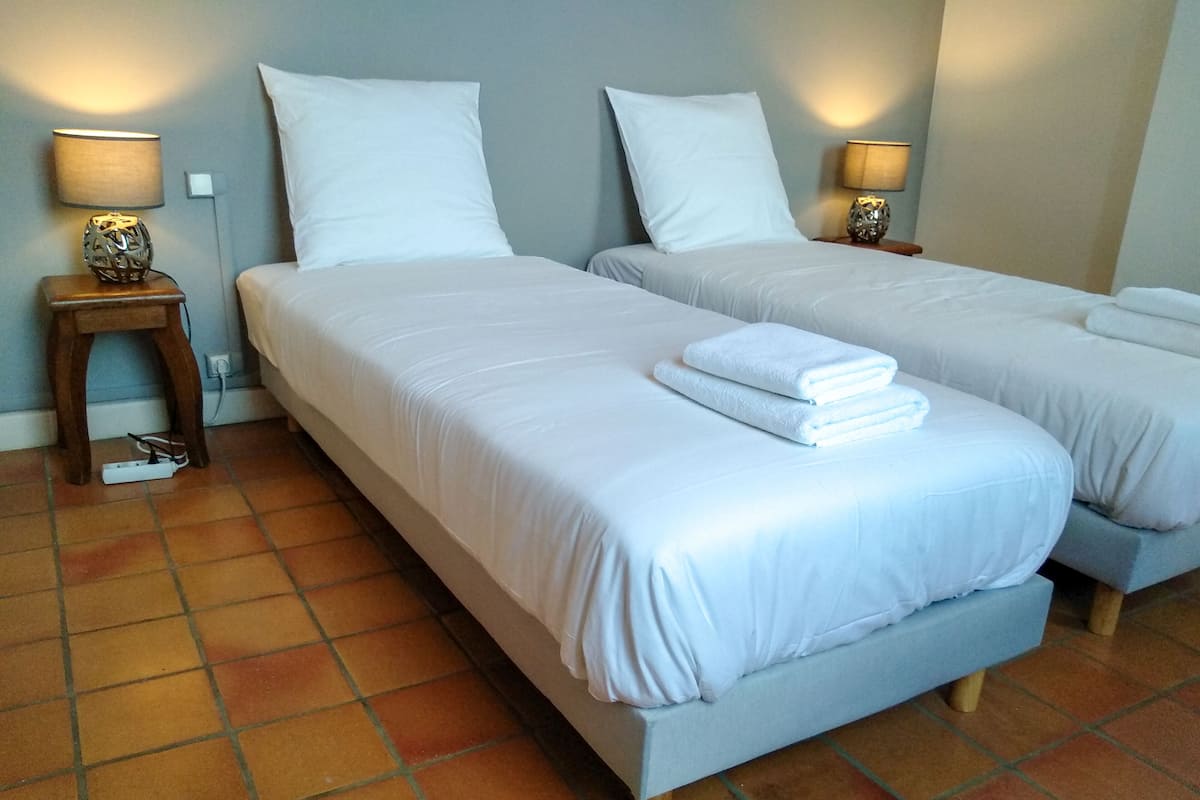 Iron/ironing board, free WiFi, bed sheets