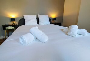 Quarto família (1) | Ferros/tábuas de passar roupa, Wi-Fi de cortesia, roupa de cama