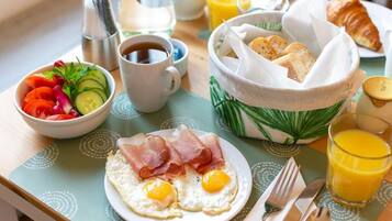 Petit déjeuner complet compris tous les jours