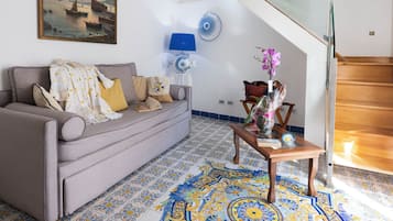 Suite junior, 1 habitación, balcón | 1 habitación, decoración personalizada, muebles diferentes y escritorio