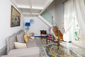 Suíte júnior, 1 quarto, sacada | 1 quarto, individualmente decorados, individualmente mobiliados