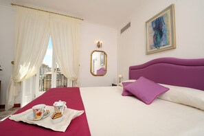 Junior Suite, 1 Bedroom, Balcony | 1 bedroom, individually decorated, individually furnished, desk - Residenza Luce (Amalfi)