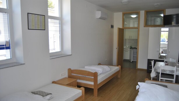 Unclassified image, 1 of 3, button - Rooms Prislin (Bjelovar)
