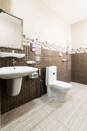 Apartment, 2 Bedrooms | Bathroom