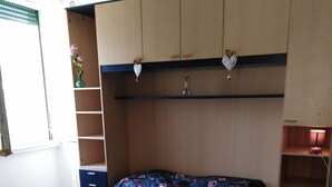 A bedroom with a bed, a desk, and a wardrobe. - B&B Parioli Roma (Rome)