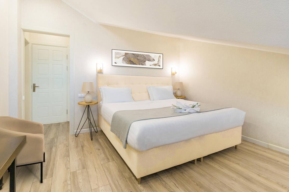 City Double Room | Premium bedding, desk, laptop workspace, blackout drapes