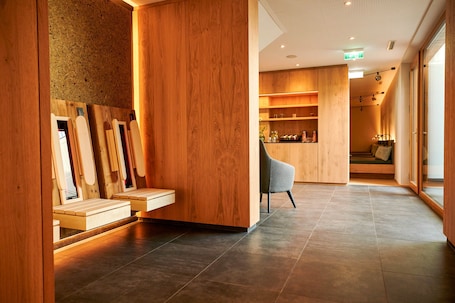 Sauna, Warmsteinmassagen, Tiefengewebe-Massagen, Sportmassagen
