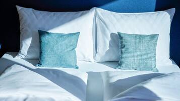 Deluxe Stüdyo Süit | Anti alerjik yatak takımı, yastık yüzeyli yatak, minibar, odada kasa