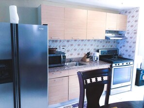 Fridge, microwave, oven, coffee/tea maker - Hermoso apartamento en Santo Domingo (santo domingo)