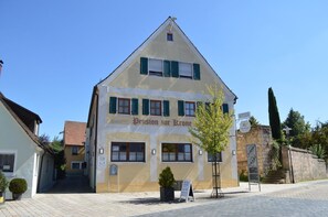 Exterior - Hotel Garni Zur Krone (Hilpoltstein)