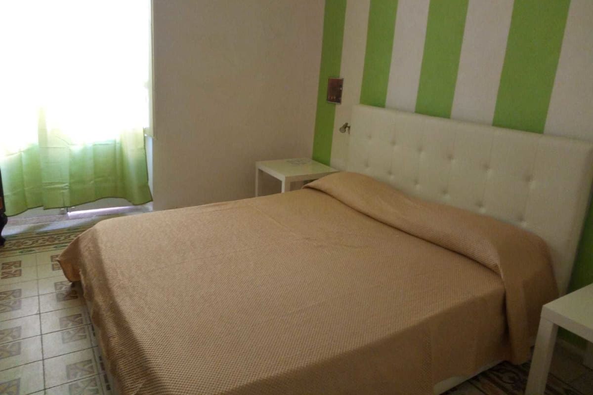 Departamento familiar, 2 habitaciones | Minibar, caja de seguridad en la habitación y escritorio