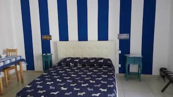 Appartamento panoramico, 1 camera da letto | Minibar, una cassaforte in camera, una scrivania, postazione laptop