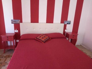 Minibar, in-room safe, desk, laptop workspace - La Melagrana (Castellammare del Golfo)
