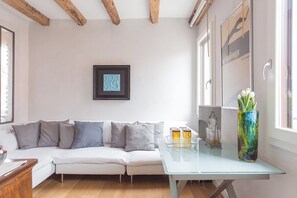Smart TV, books