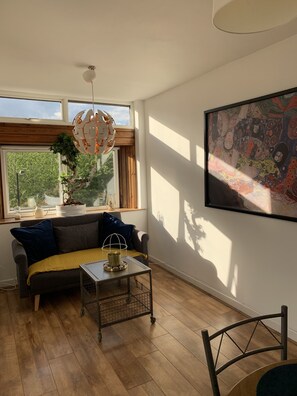 อพาร์ทเมนท์ | บริเวณนั่งเล่น | ทีวีจอแบน