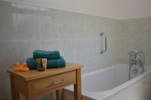 Bungalow, 4 Bedrooms | Bathroom