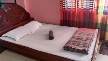 Quarto casal standard, para não fumantes, vista para a cidade | 1 quarto, edredons de pluma, escrivaninha