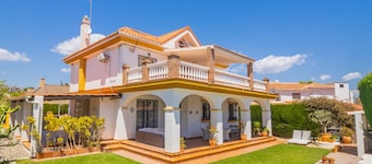 Cubo's Villa Yedra Guadalmar / Close to the beach / pool heated / wifi / BBQ