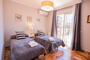 5 chambres, fer et planche à repasser, Wi-Fi gratuit, draps fournis