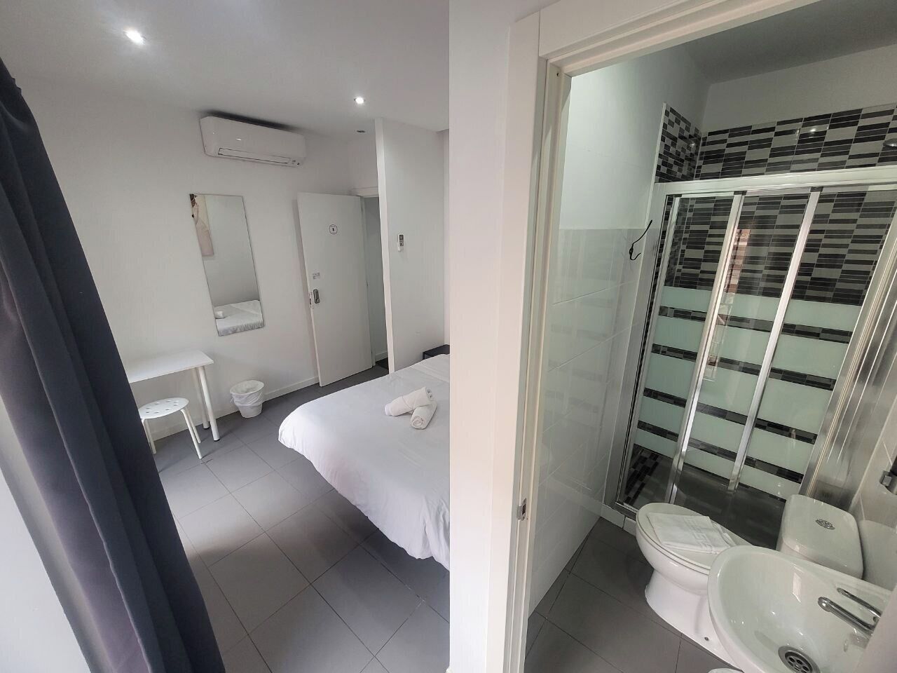 舒适双人房, 无烟房, 私人浴室 | 特色装修、办公桌、笔记本电脑工作区、遮光窗帘