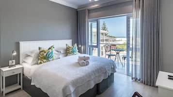 Luxe tweepersoonskamer, uitzicht op zee | Uitzicht vanuit de kamer