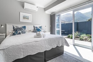 Superior Double Room, Mountain View | View from room - Whale Coast Ocean Villa (Hermanus)