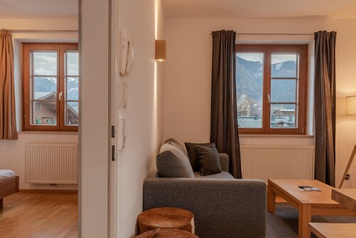Post Residence Apartments 5C, incl SUMMER CARD