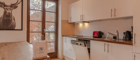 Kühlschrank, Mikrowelle, Geschirrspüler