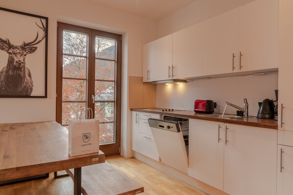 Kühlschrank, Mikrowelle, Geschirrspüler